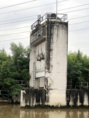 Tayland 'daki barajı kapatın.