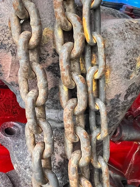 Metalin Arka Planında Paslı Bir Zincir Var — Stok fotoğraf
