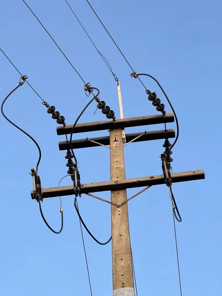 Высокое Напряжение Башни Электрический Столб Голубое Небо — стоковое фото