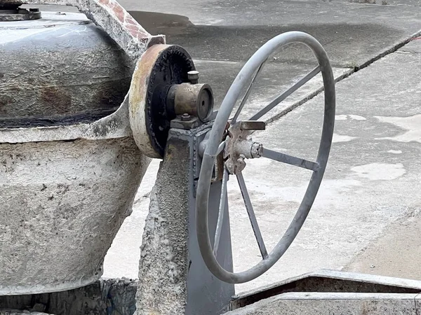 工业园区水泥搅拌机 — 图库照片