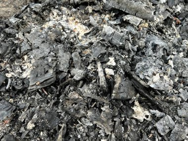 Kömür yığınına yakın.