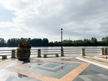 Chachoengsao Tayland 'daki Bangprakong nehrinin kıyısında.