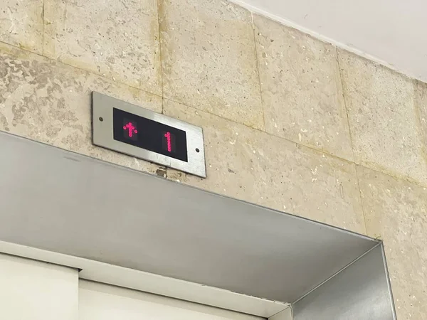Zahl Auf Aufzug Gebäude — Stockfoto