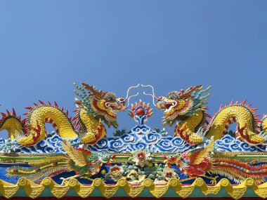 tapınaktaki ejderha heykeli