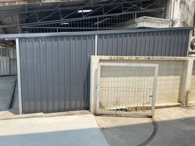 Beton duvarlı sanayi binası