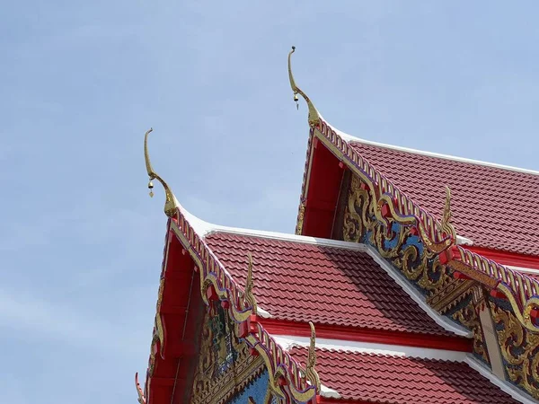 Das Dach Des Tempels Der Thailändischen Stadt — Stockfoto