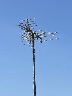 binanın çatı anteni