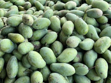 fresh green and white mango fruits in the market