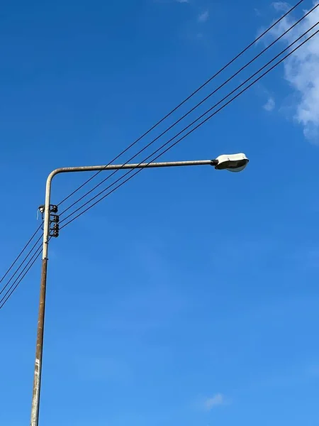 Tyč Lampy Pozadí Modré Oblohy — Stock fotografie