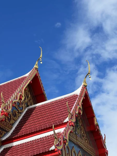 Wunderschönes Dach Thailändischen Stil Mit Goldenen Kuppeln Himmel — Stockfoto
