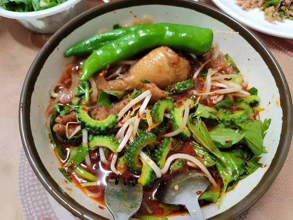 Жареная Свиная Лапша Овощная Тайская Кухня — стоковое фото