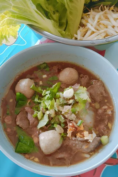 Tajskie Jedzenie Gulasz Wieprzowy Kurczakiem Warzywami Mięsem Makaron — Zdjęcie stockowe