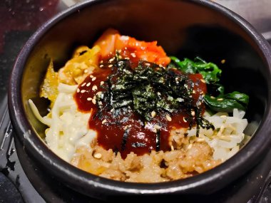 Lezzetli Asya yemeklerinin yakın görüntüsü