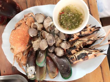 Soslu deniz ürünleri.