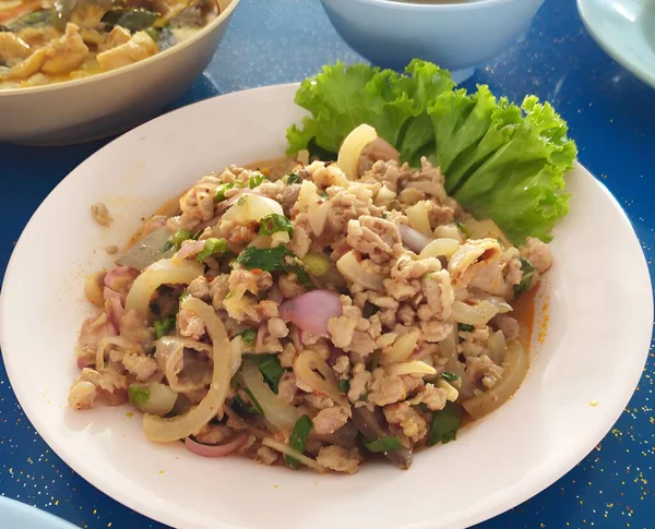 Gebratener Reis Mit Meeresfrüchten Und Gemüse Würziger Hackfleischsalat — Stockfoto