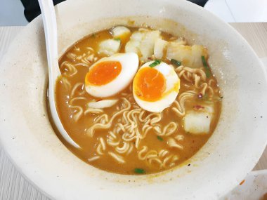 Lezzetli Asya yemeklerinin yakın görüntüsü