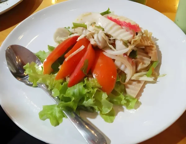 Salade Met Tomaat Varkensvlees — Stockfoto