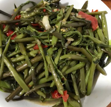 Karıştırılmış Çin Sabah Zaferi ya da Su Ispanağı - Asya usulü