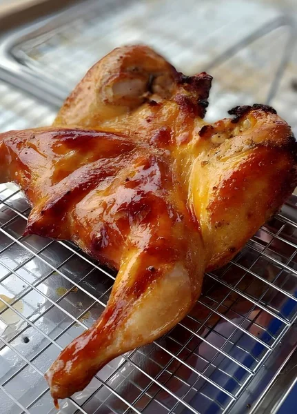 Ayam Panggang Grid Logam — Stok Foto