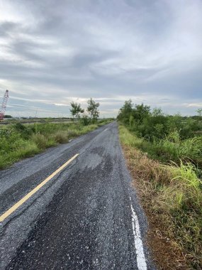 Chonburi Tayland ormanındaki yolu kapatın.