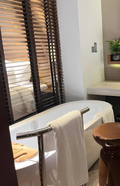 Modern bir otelin içinde.