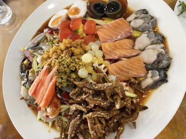 Salata, deniz ürünleri salatası.