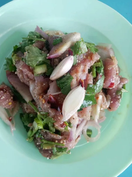 Lezzetli Asya Yemekleri Izgara Domuz Salatası — Stok fotoğraf
