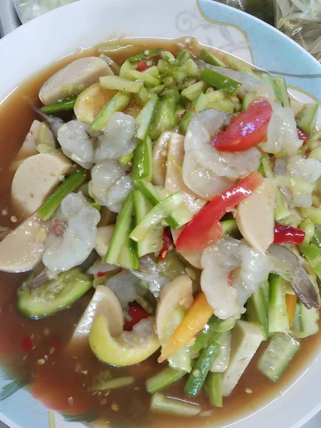 Close Uitzicht Heerlijke Aziatische Gerechten Pittige Zeevruchten Salade — Stockfoto