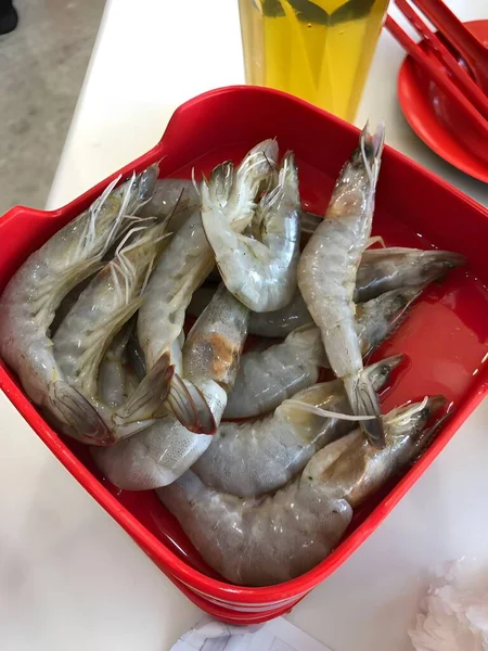 Udang Seafood Segar Pada Latar Belakang Putih — Stok Foto