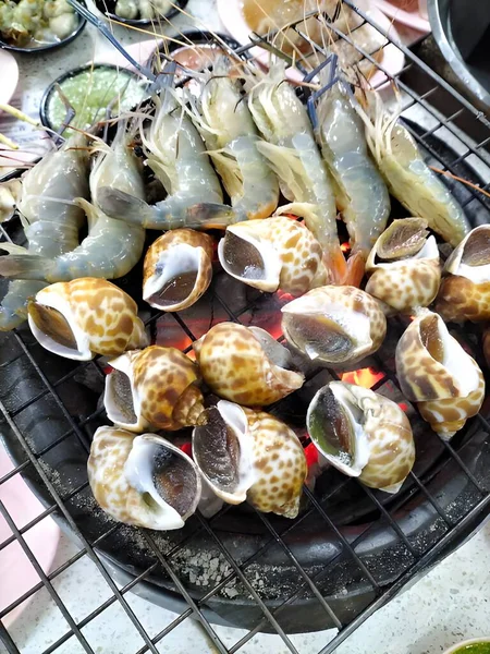 Lezzetli Asya Yemekleri Izgara Deniz Ürünleri Manzarası — Stok fotoğraf