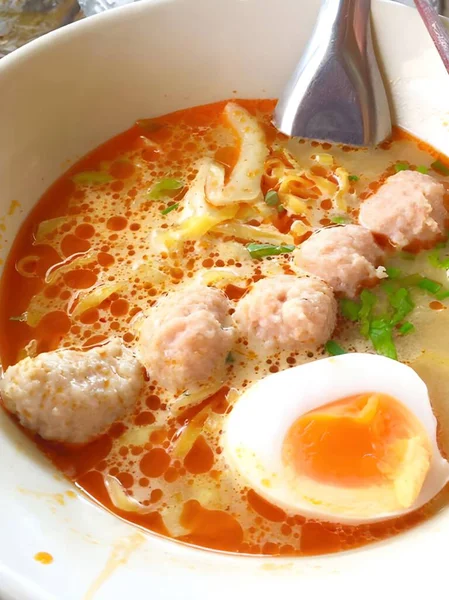 Sopa Estilo Comida Tailandesa Com Sopa Macarrão Curry Spicy Ovo — Fotografia de Stock