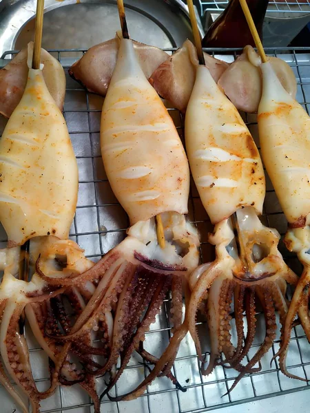 烤海鲜和鱿鱼烹调用 — 图库照片