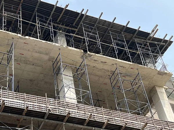 Baustelle Mit Gerüsten Und Beton — Stockfoto