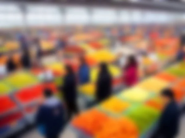 Imagen Borrosa Personas Caminando Través Una Tienda Supermercados —  Fotos de Stock