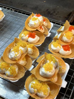 Tayland usulü tatlı, Tayland usulü çıtır krep, Kanom Buang, Tayland usulü geleneksel tatlı, Tayland usulü sokak yemekleri.