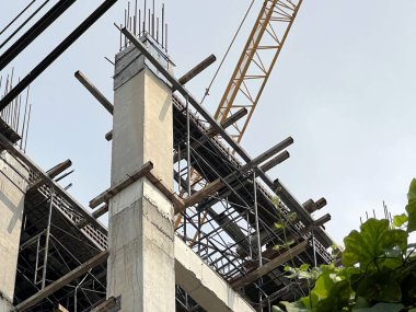 İnşaat alanı, büyük bir yapısı olan bir bina. sanayi arkaplanı.