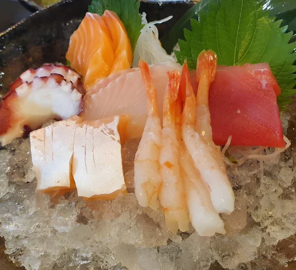 Fisk Och Skaldjur Sushi Ett Träbord — Stockfoto