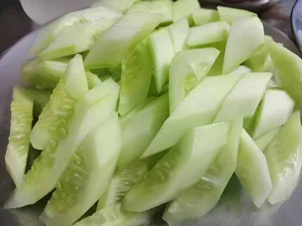 Pişirmek Için Taze Yeşil Salatalık — Stok fotoğraf