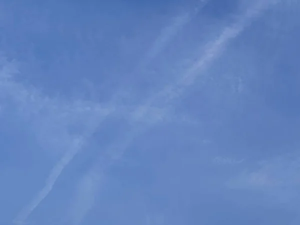 Błękitne Niebo Wykorzystaniem Chmury Tle — Zdjęcie stockowe