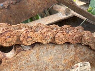 Paslı paslı metal tekerlek