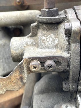 Paslı araba motoru, kapat.