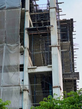 Şehirdeki inşaat alanında.