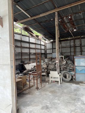 Eski terk edilmiş fabrikayı kapatın..