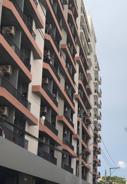 Şehrin modern binası