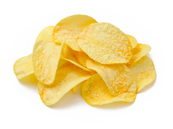 Beyaz arkaplanda patates cipsi