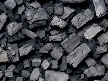 Kara arka planda izole edilmiş kömür yığını. en üstteki görünüm