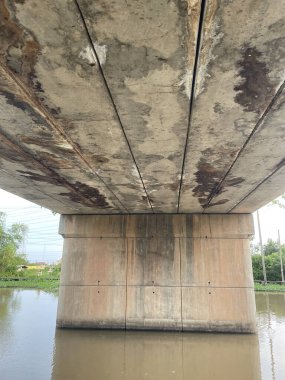 Tayland eyaletinin başkentinde bir köprü.