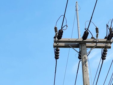 Tayland 'da yüksek voltaj hatları