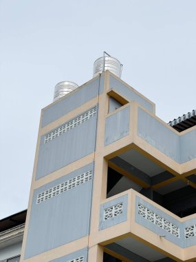 Cephe Balkonlu bir apartman binası