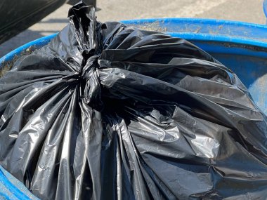 Çöp kutusu çöp dolu